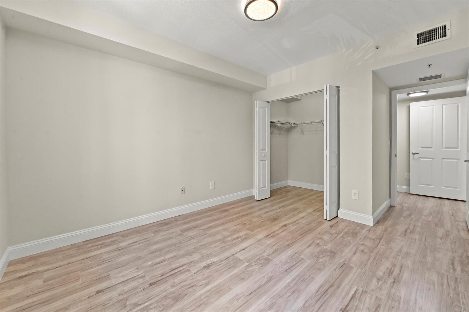 25 Bedroom 03