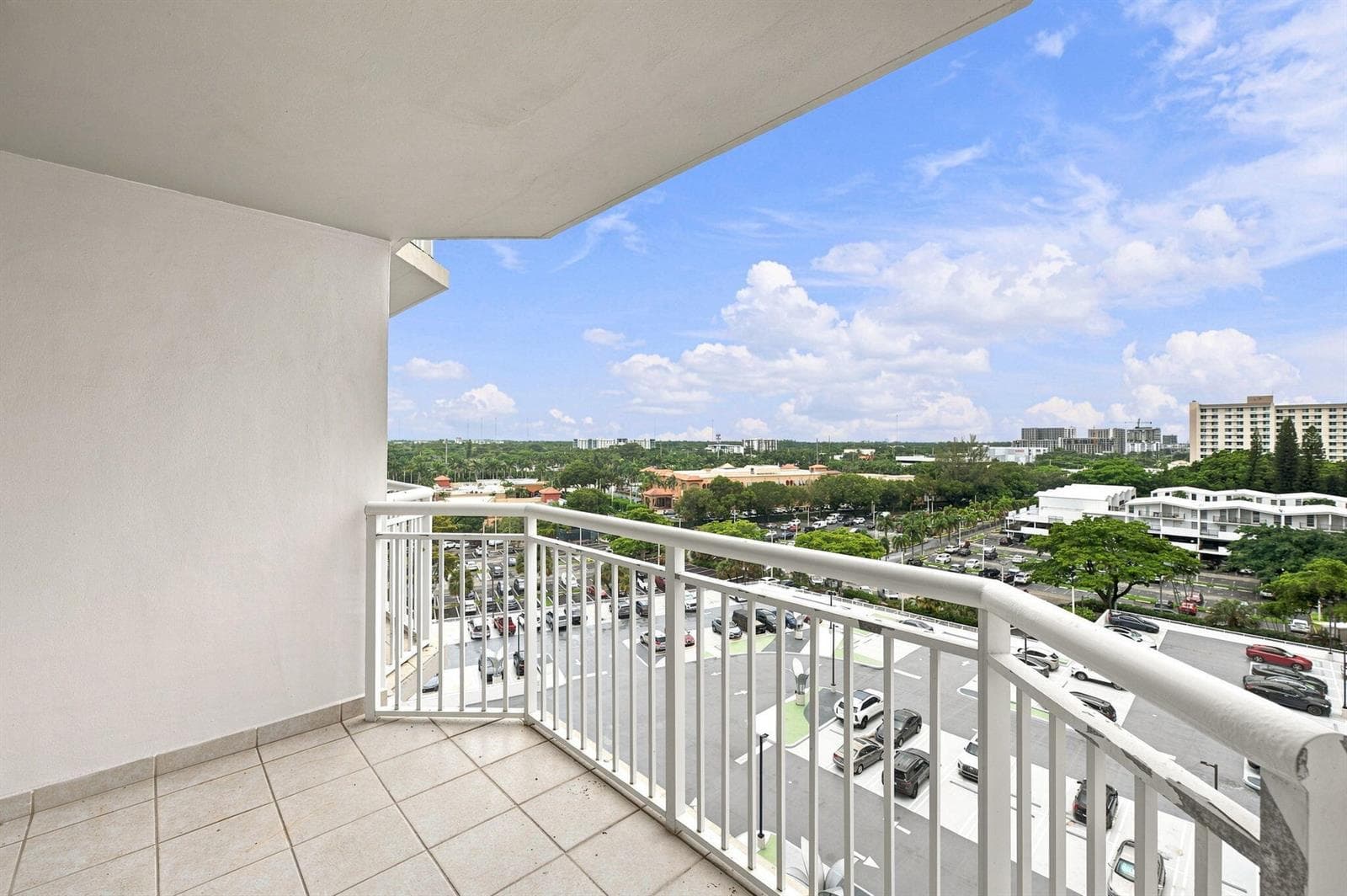 16-web-or-mls-18021-biscayne-blvd-901