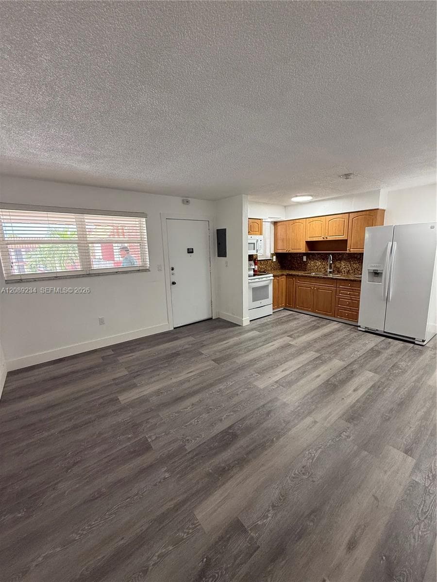 Sanderling Apartments · #C31 in Miami - Photo 3