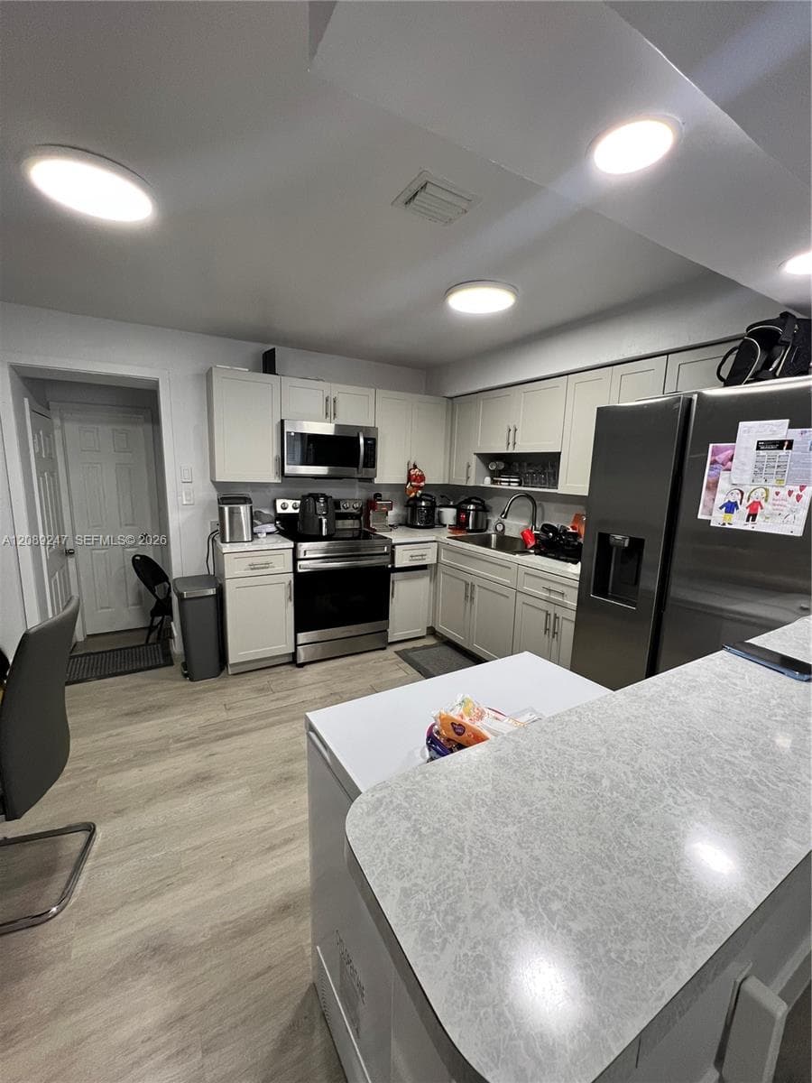 1310 Sharar Ave photo 2