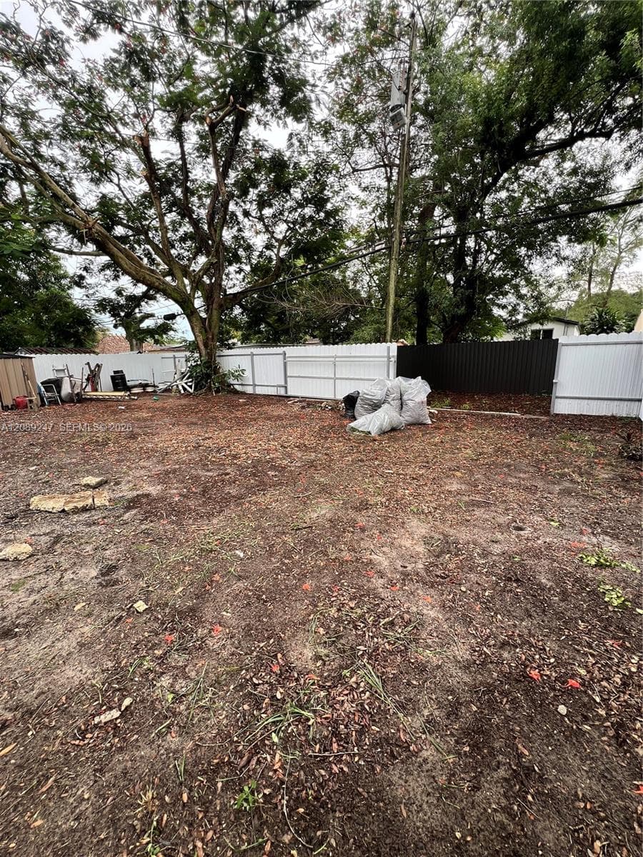 1310 Sharar Ave photo 16