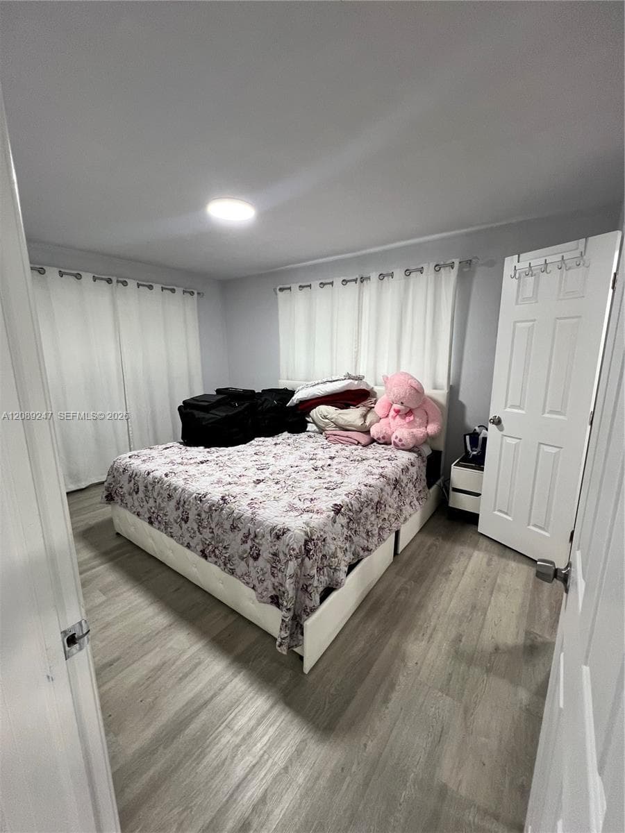 1310 Sharar Ave photo 9