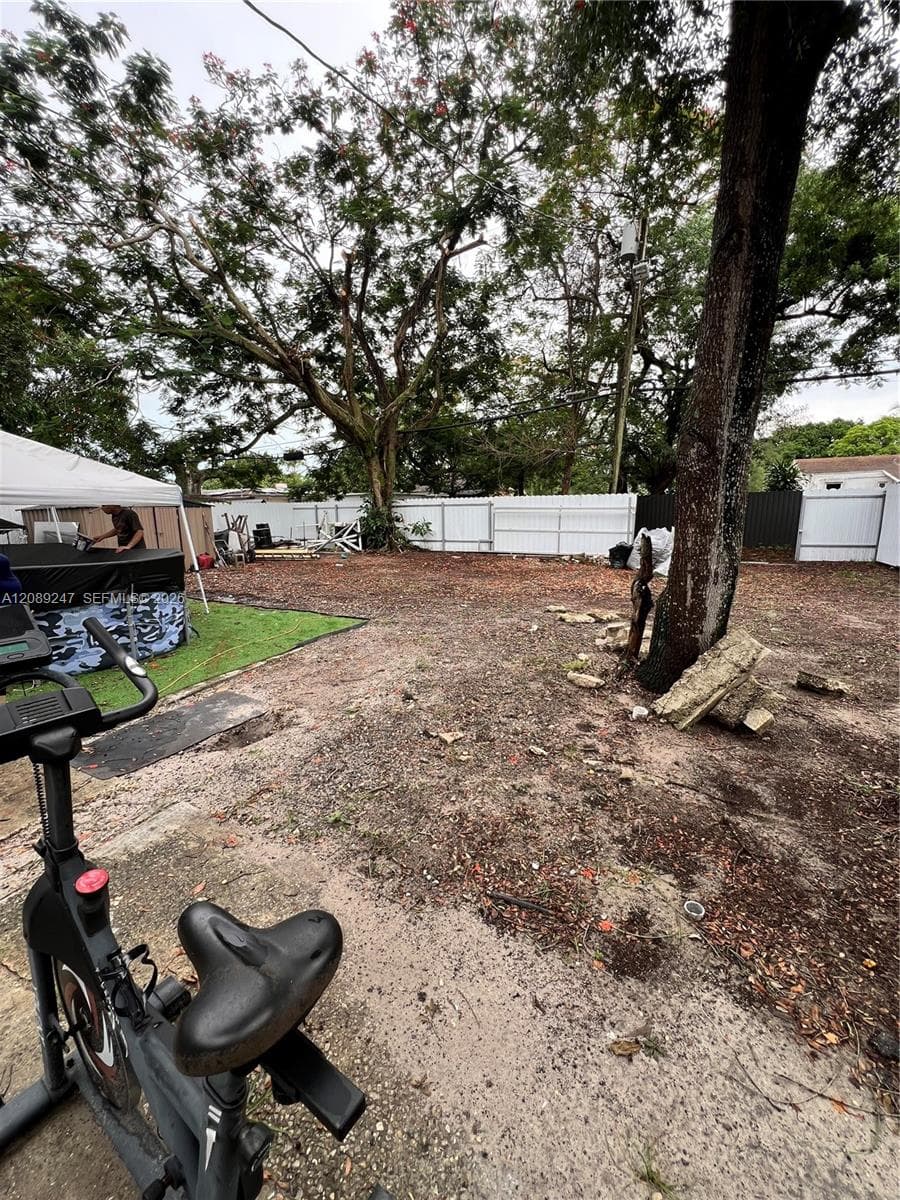 1310 Sharar Ave photo 14