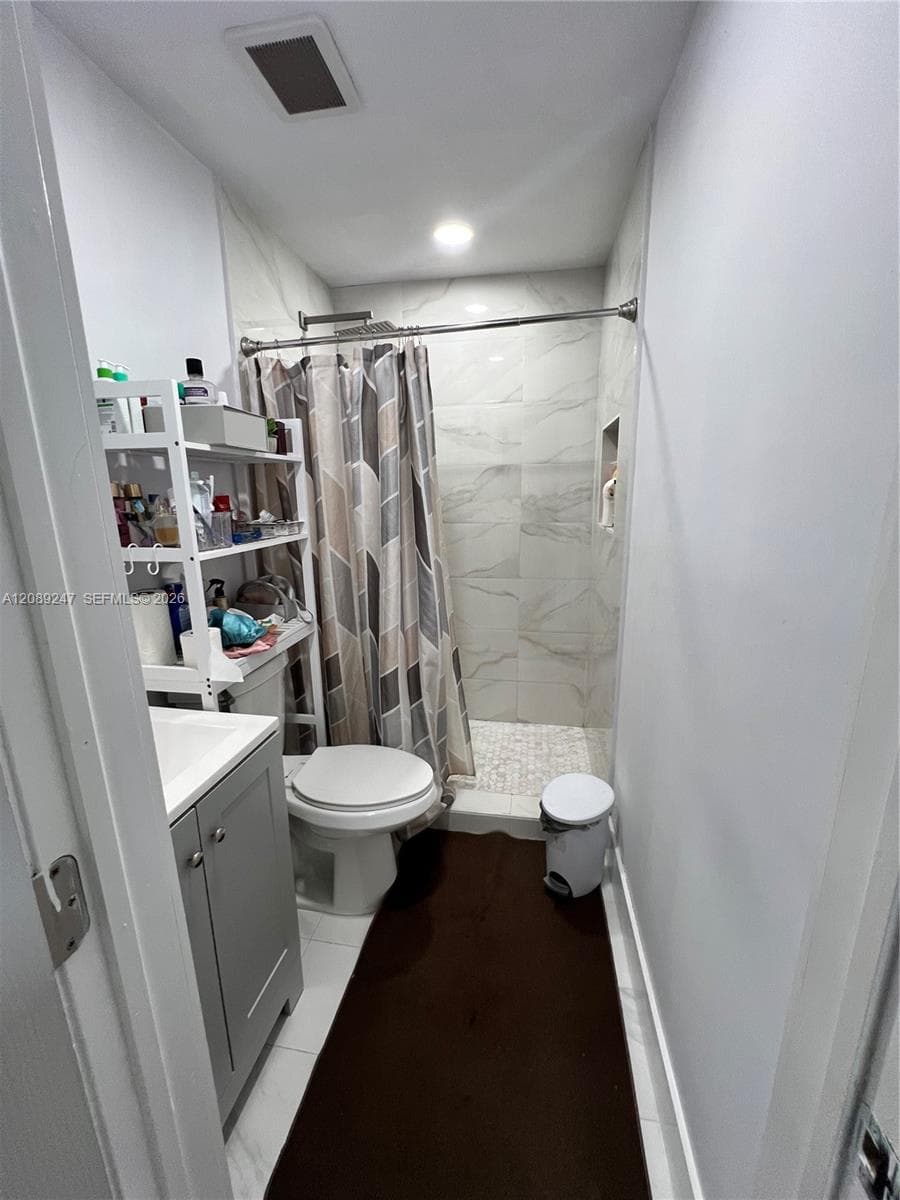 1310 Sharar Ave photo 8