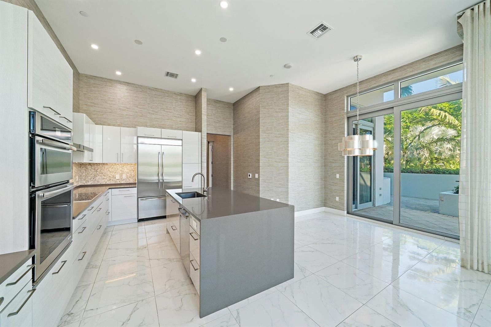 053-1WaterClubWay-301-NorthPalmBeach-SMA