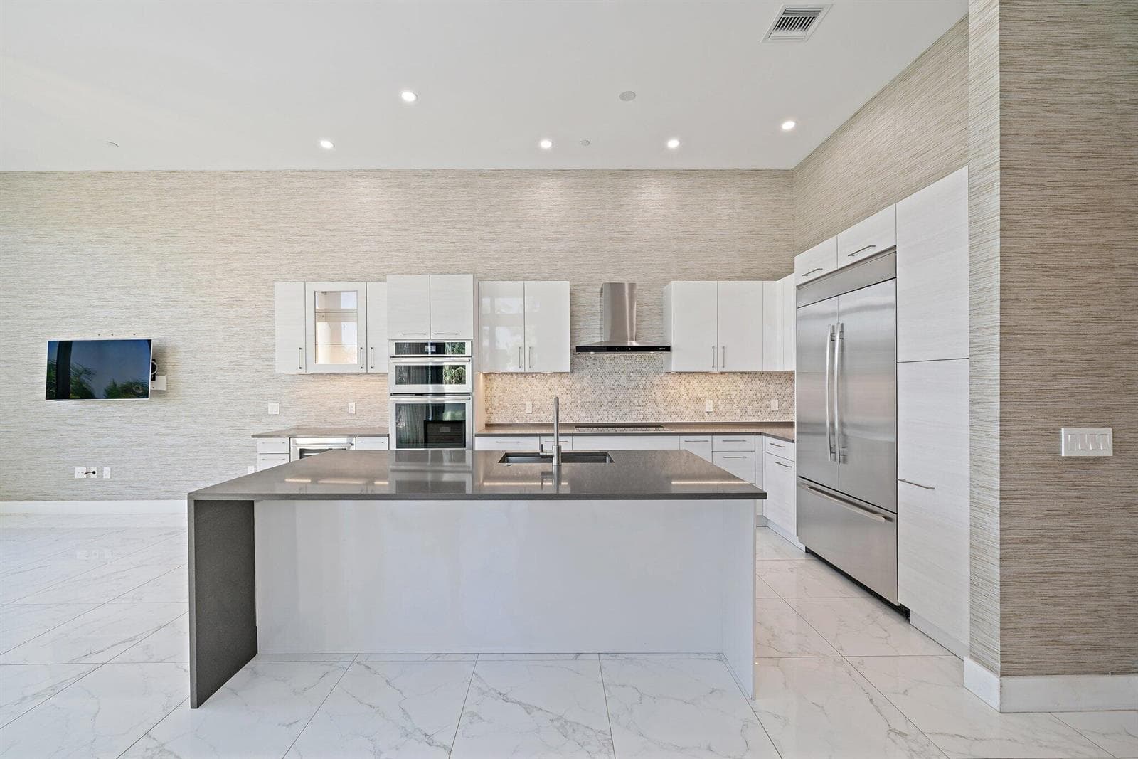 047-1WaterClubWay-301-NorthPalmBeach-SMA
