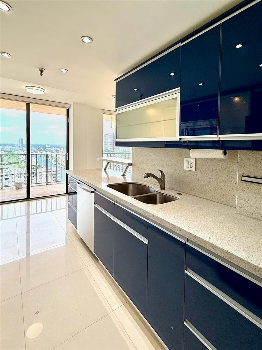 WINSTON TOWERS 700 · #1602 in Sunny Isles Beach - Photo 14