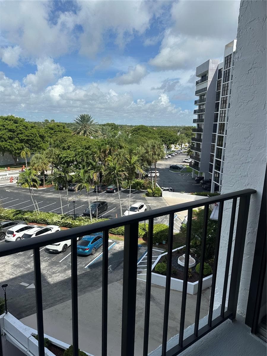 Oceanview Park · #627 in Hallandale Beach - Photo 12