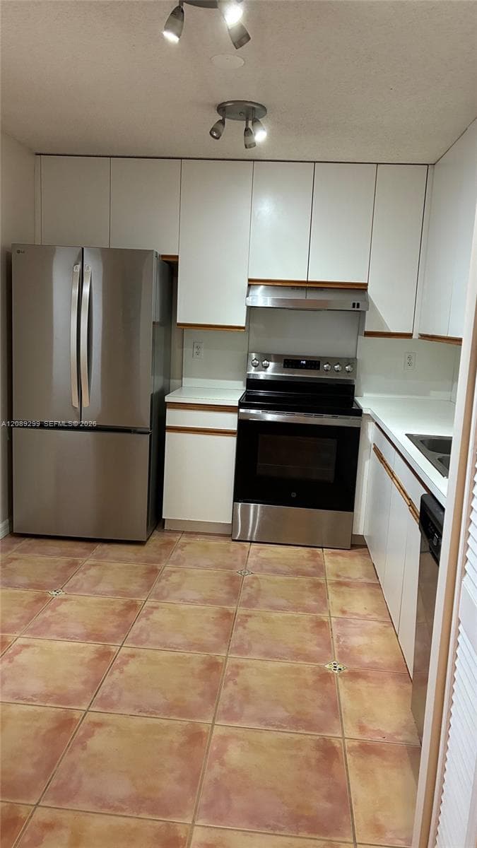 VILG HOMES COUNTRY WALK C · #2-44 in Miami - Photo 2