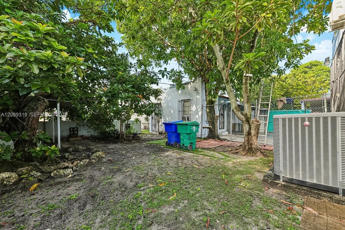1834 SW 10th St photo 13