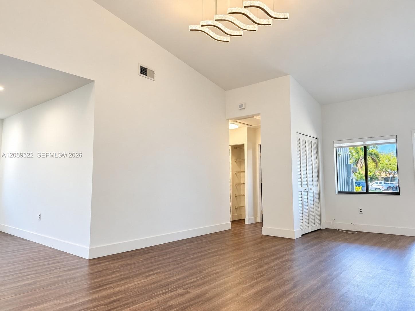 1541 N 14th Ter #1541 photo 6