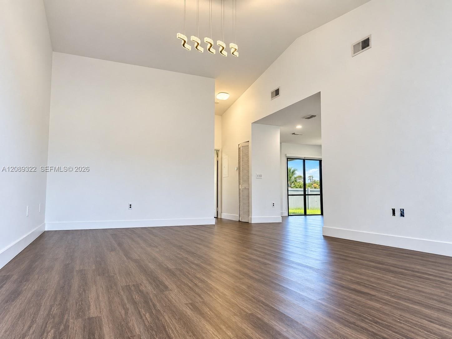 1541 N 14th Ter #1541 photo 4