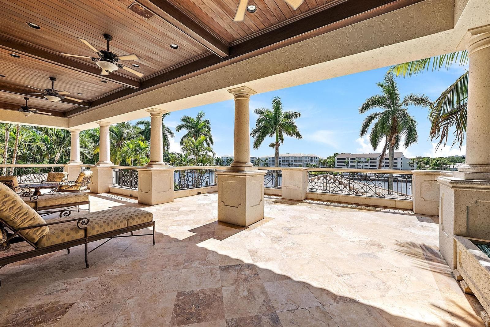 2330 Seven Oaks Ln-74
