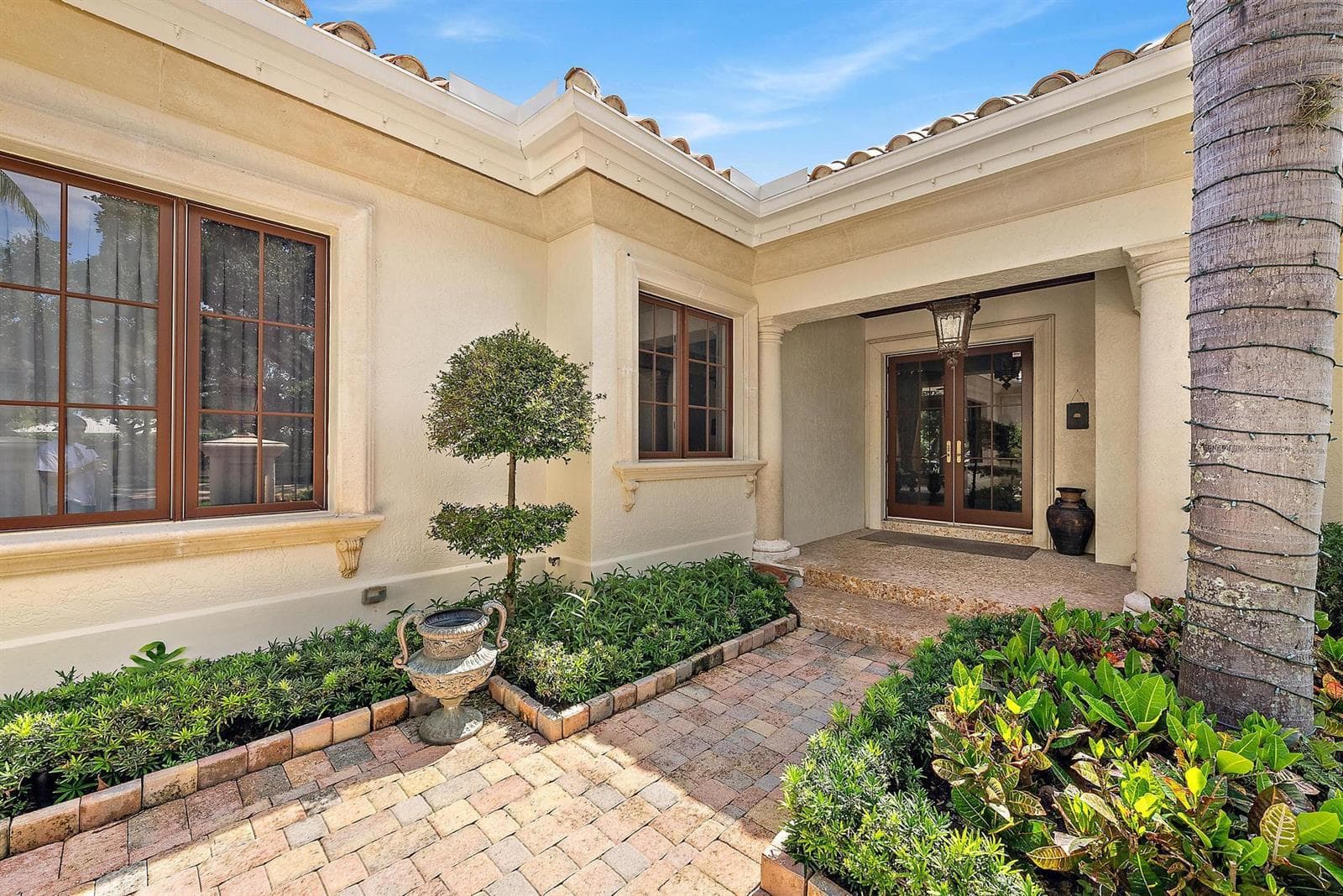 2330 Seven Oaks Ln-104
