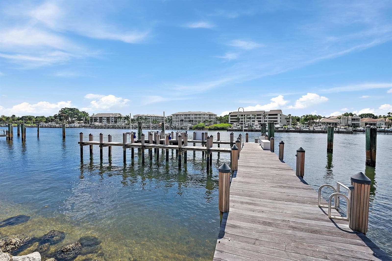 2330 Seven Oaks Ln-28