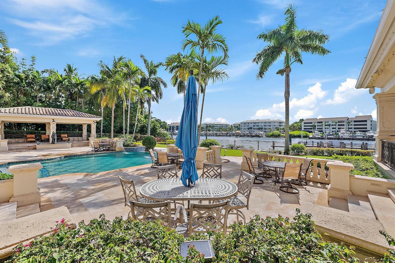 2330 Seven Oaks Ln-18