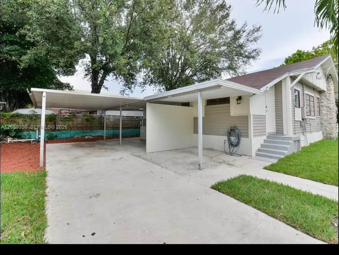 877 SW 2nd St #0 photo 2