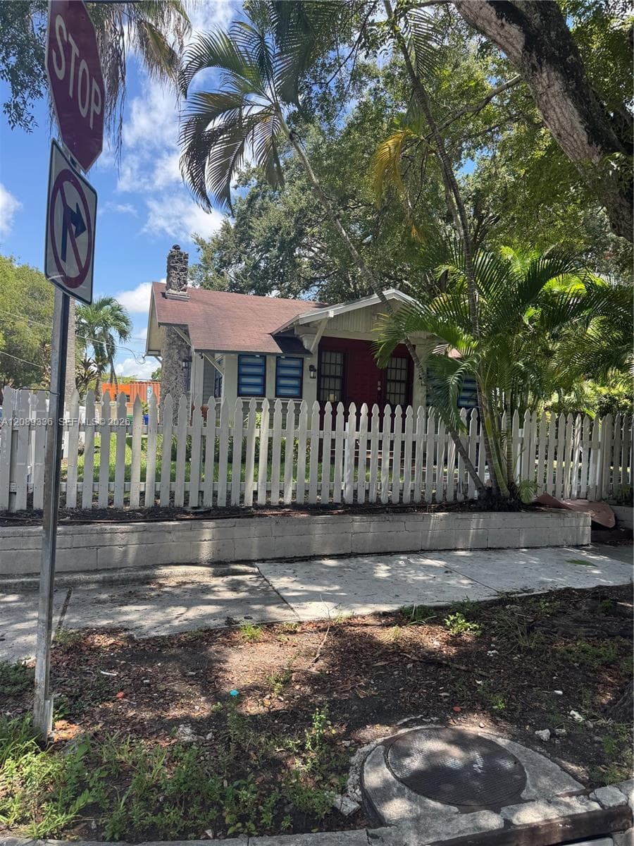 877 SW 2nd St #0 photo 22