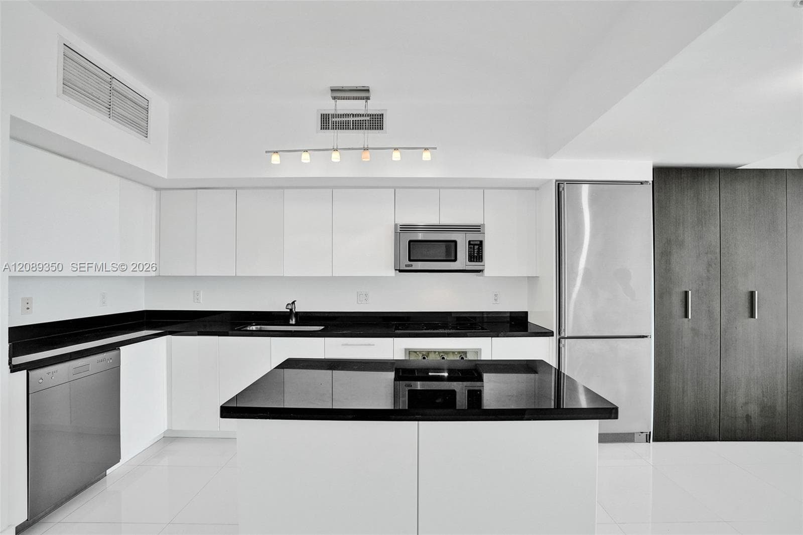 Mint at Riverfront · #4109 in Miami - Photo 4