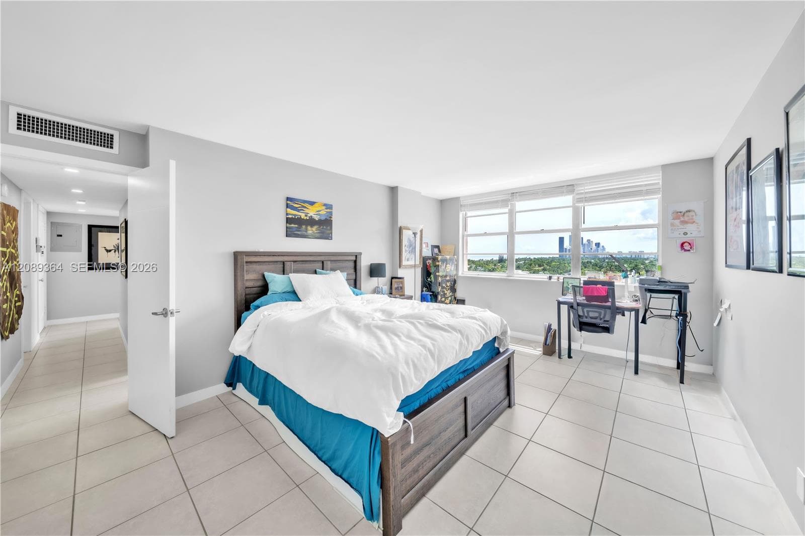 Clifton condo · #1106 in Hallandale Beach - Photo 12