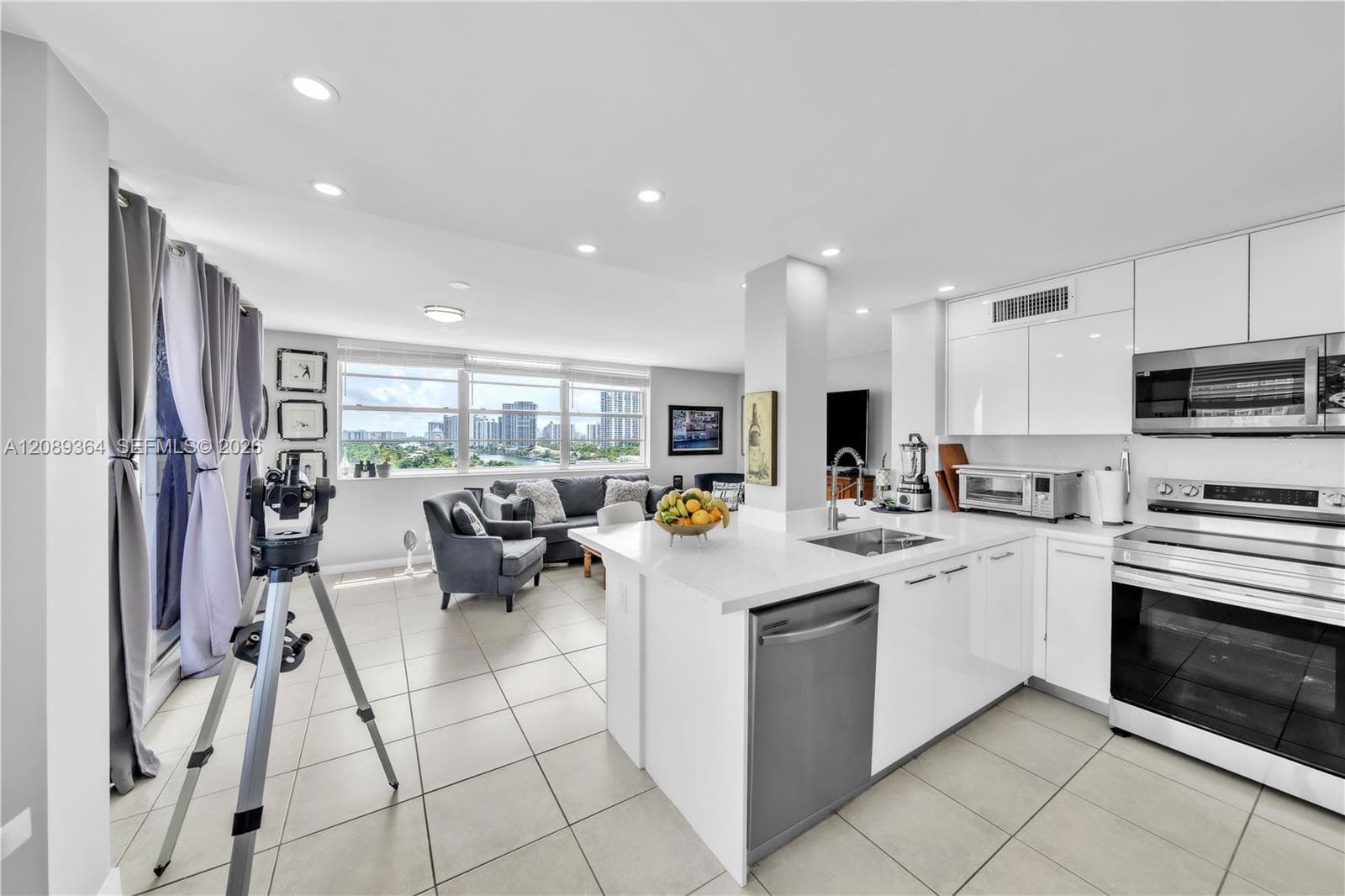Clifton condo · #1106 in Hallandale Beach - Photo 10