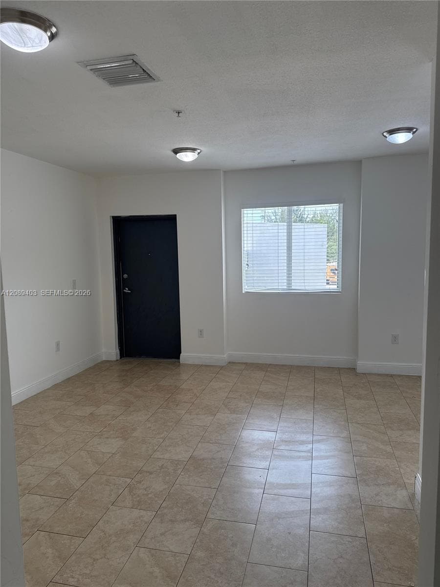 AUSTIN SUB · #C211 in Hialeah - Photo 3