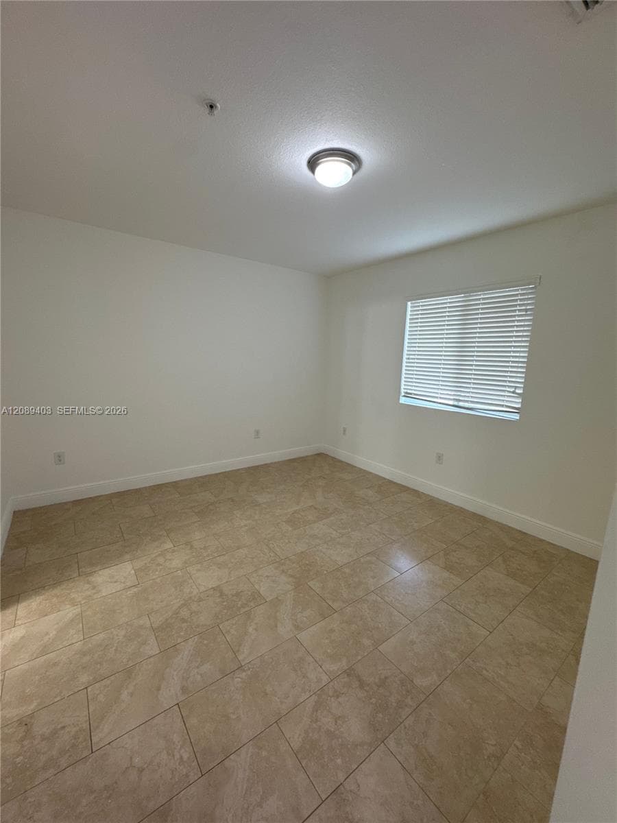 AUSTIN SUB · #C211 in Hialeah - Photo 9