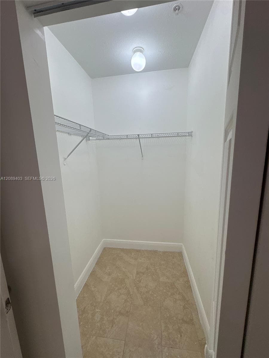 AUSTIN SUB · #C211 in Hialeah - Photo 10