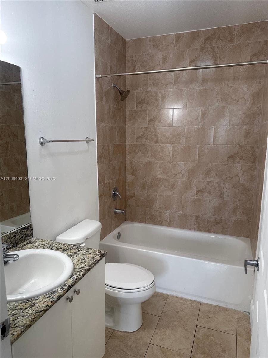 AUSTIN SUB · #C211 in Hialeah - Photo 8
