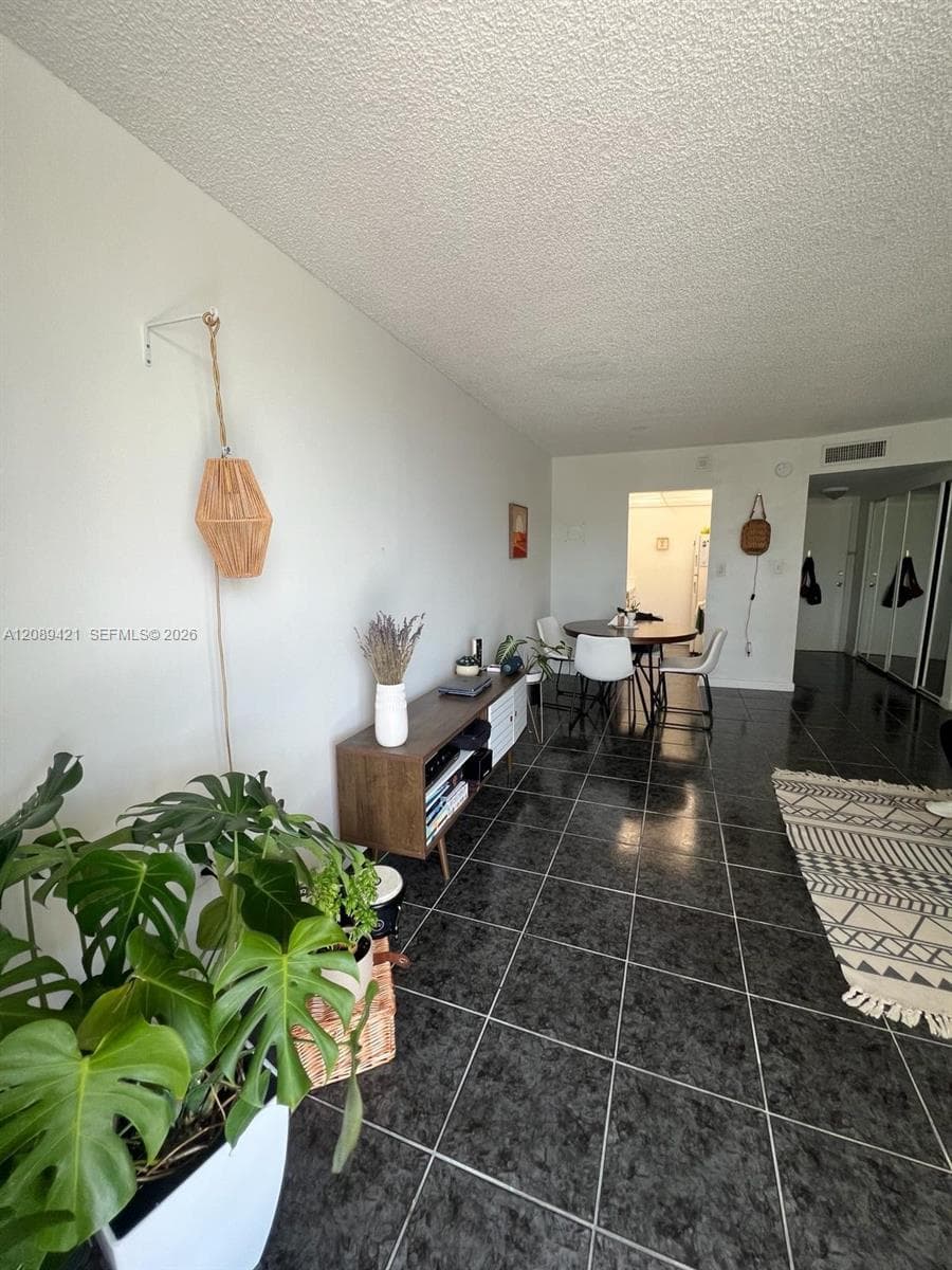VECINO DEL MAR CONDO · #208 in North Miami - Photo 2