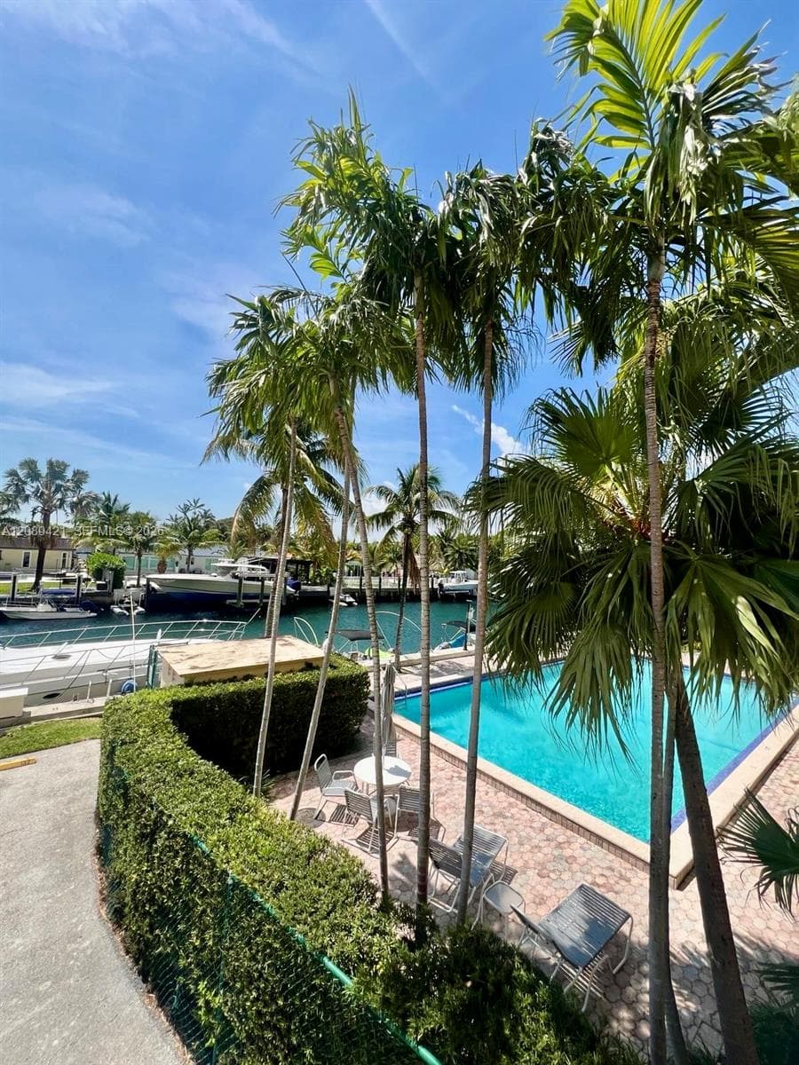 VECINO DEL MAR CONDO · #208 in North Miami - Photo 11