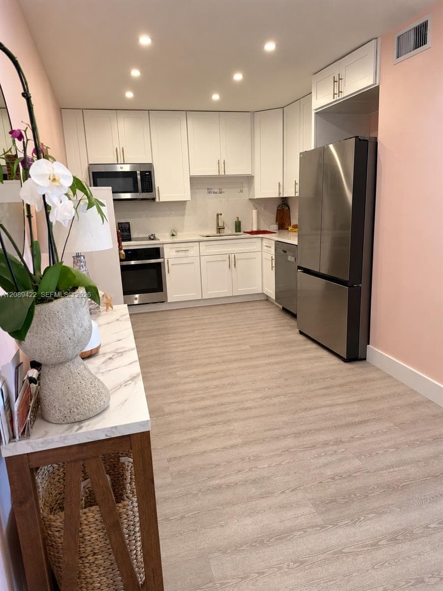 Lincoln Bay Towers Condo · #406 in Miami Beach - Photo 6
