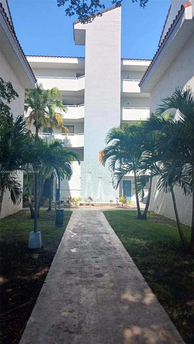 VERABELLA FALLS CONDO · #B-310 in Miami - Photo 2