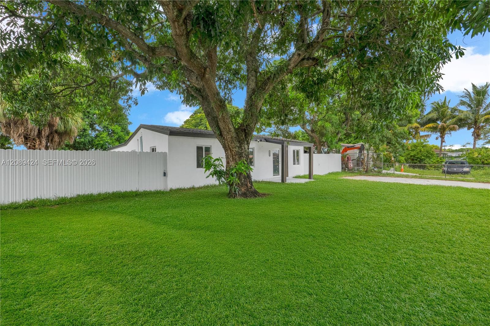 EXTERIOR FRONT 16400 NW 17 CT #2