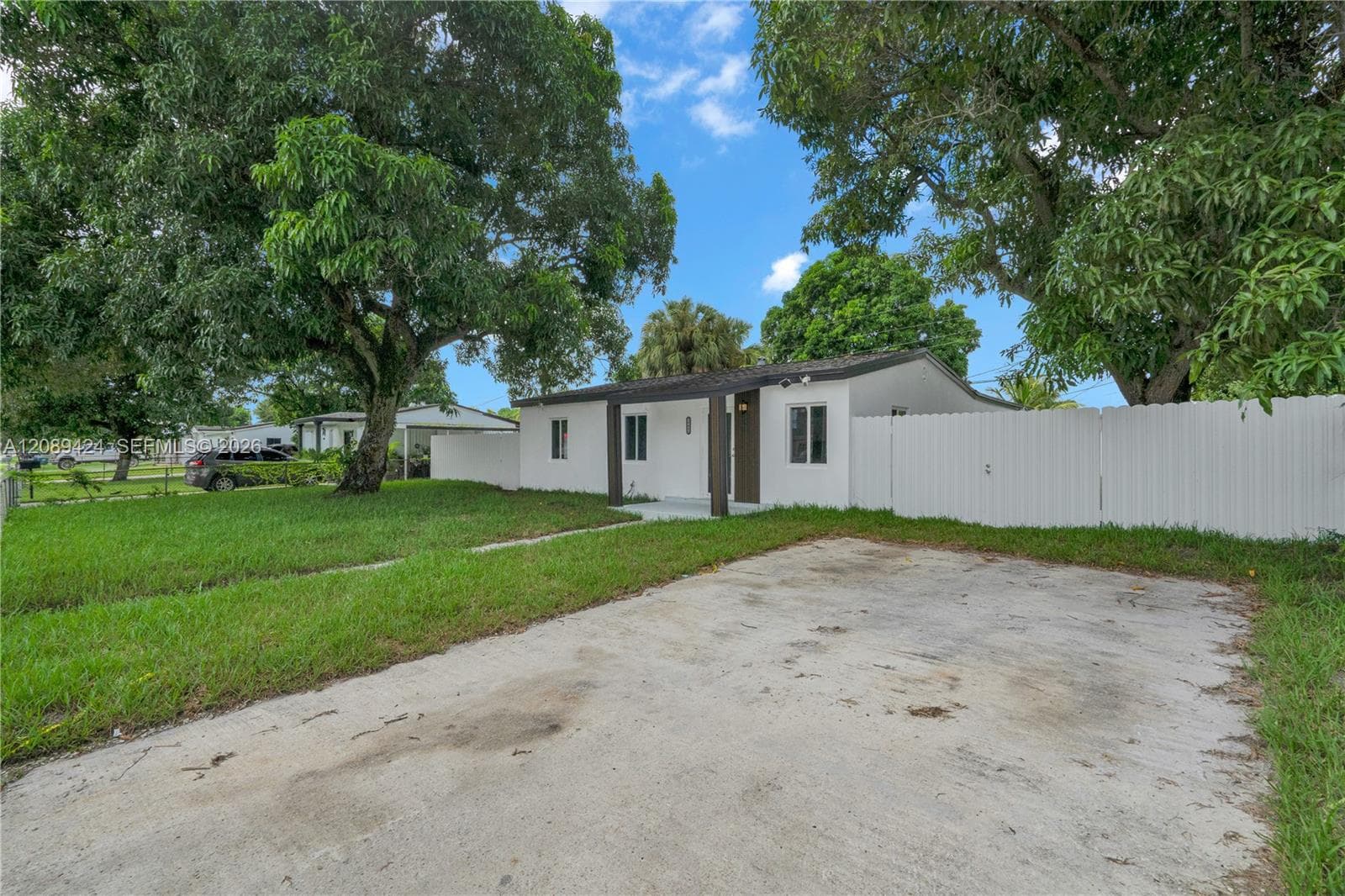 EXTERIOR FRONT RV OR BOAT PARKING ENTRANCE