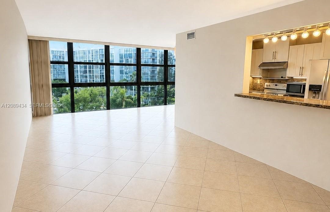OCEANVIEW PARK CONDO · #614 in Hallandale Beach - Photo 3