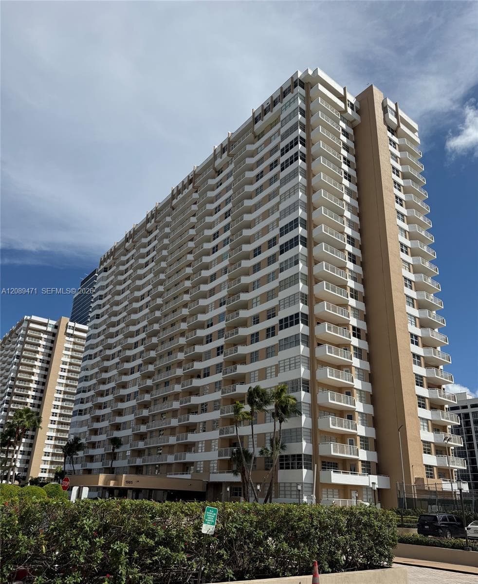 HEMISPHERES CONDO · #21H in Hallandale Beach - Photo 4