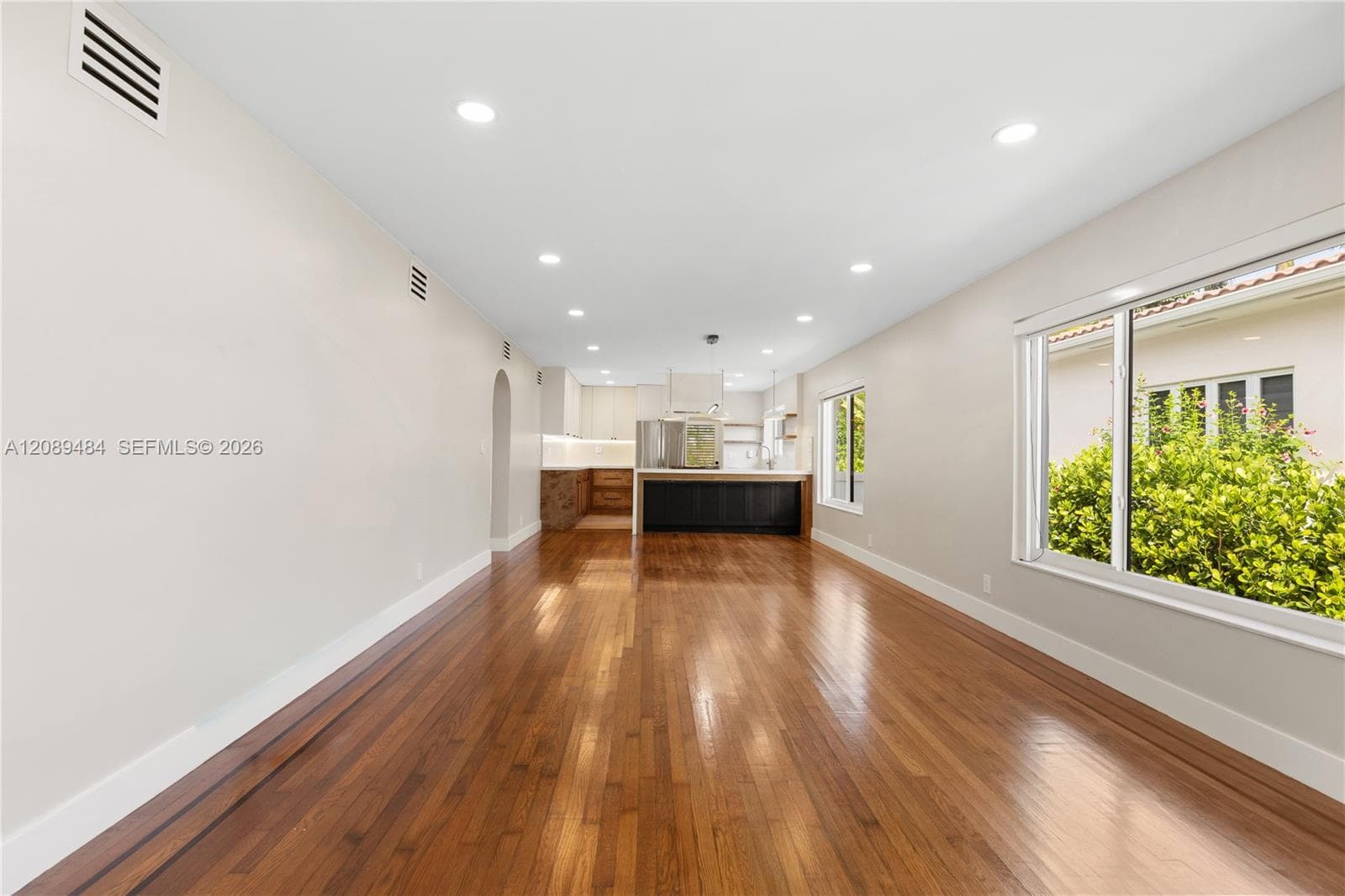 8934 Hawthorne Ave photo 9