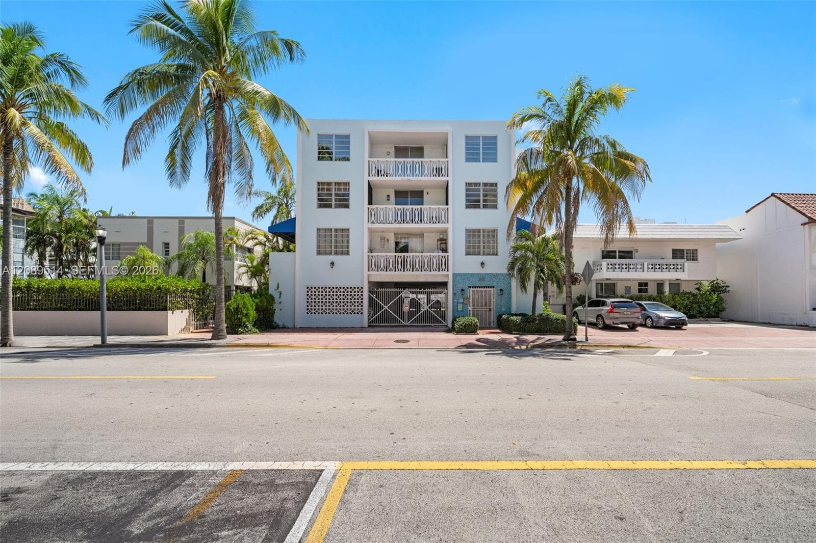 Three Hundred Collins · #407 in Miami Beach - Photo 30