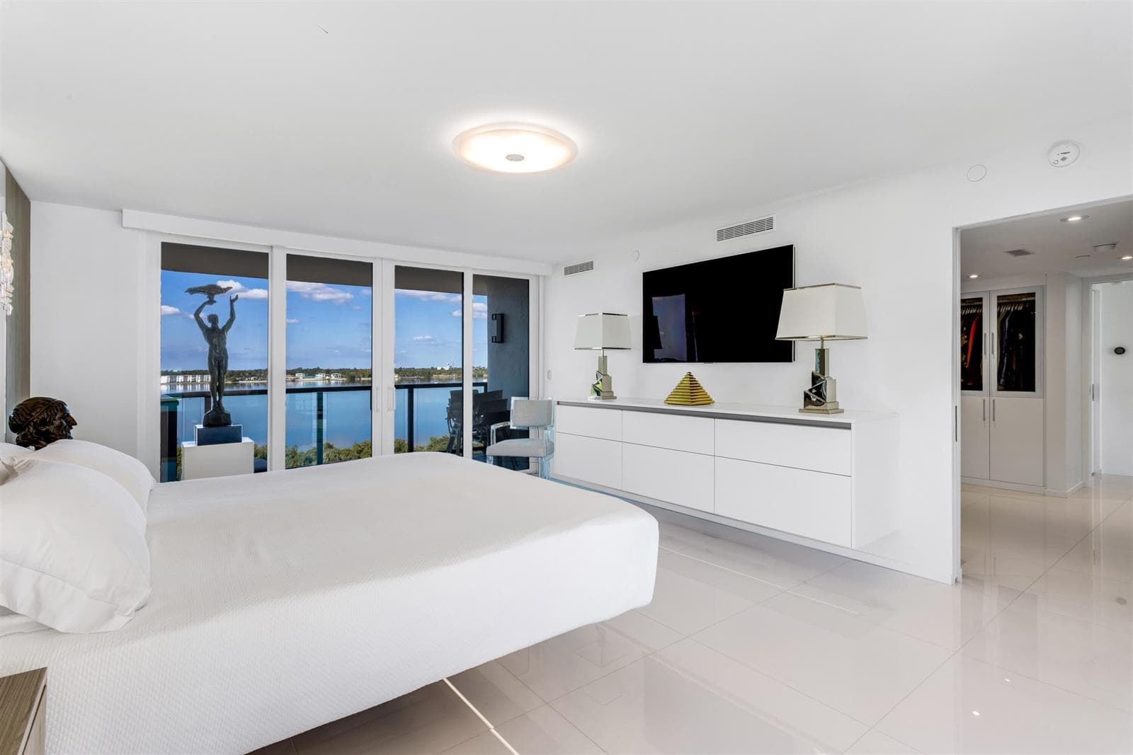 PRIMARY_BEDROOM_ANGLE_2_EB