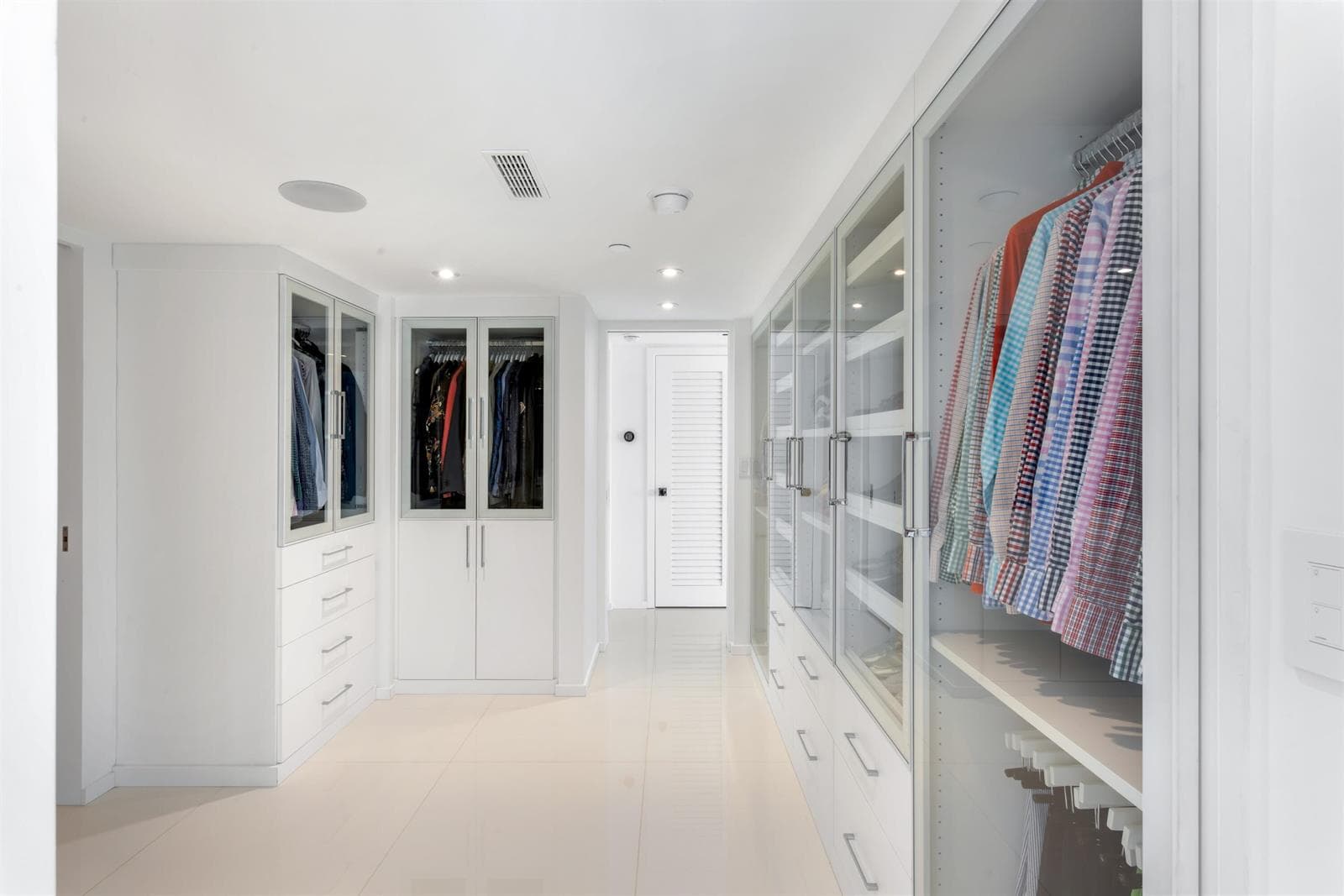 WALK_IN_CLOSET_STRAIGHT_2_EB