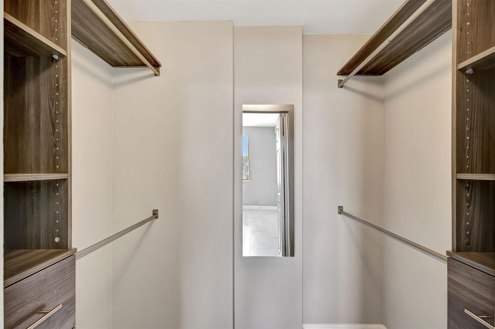 616 Clearwater Park Road, Unit 312 Bedro