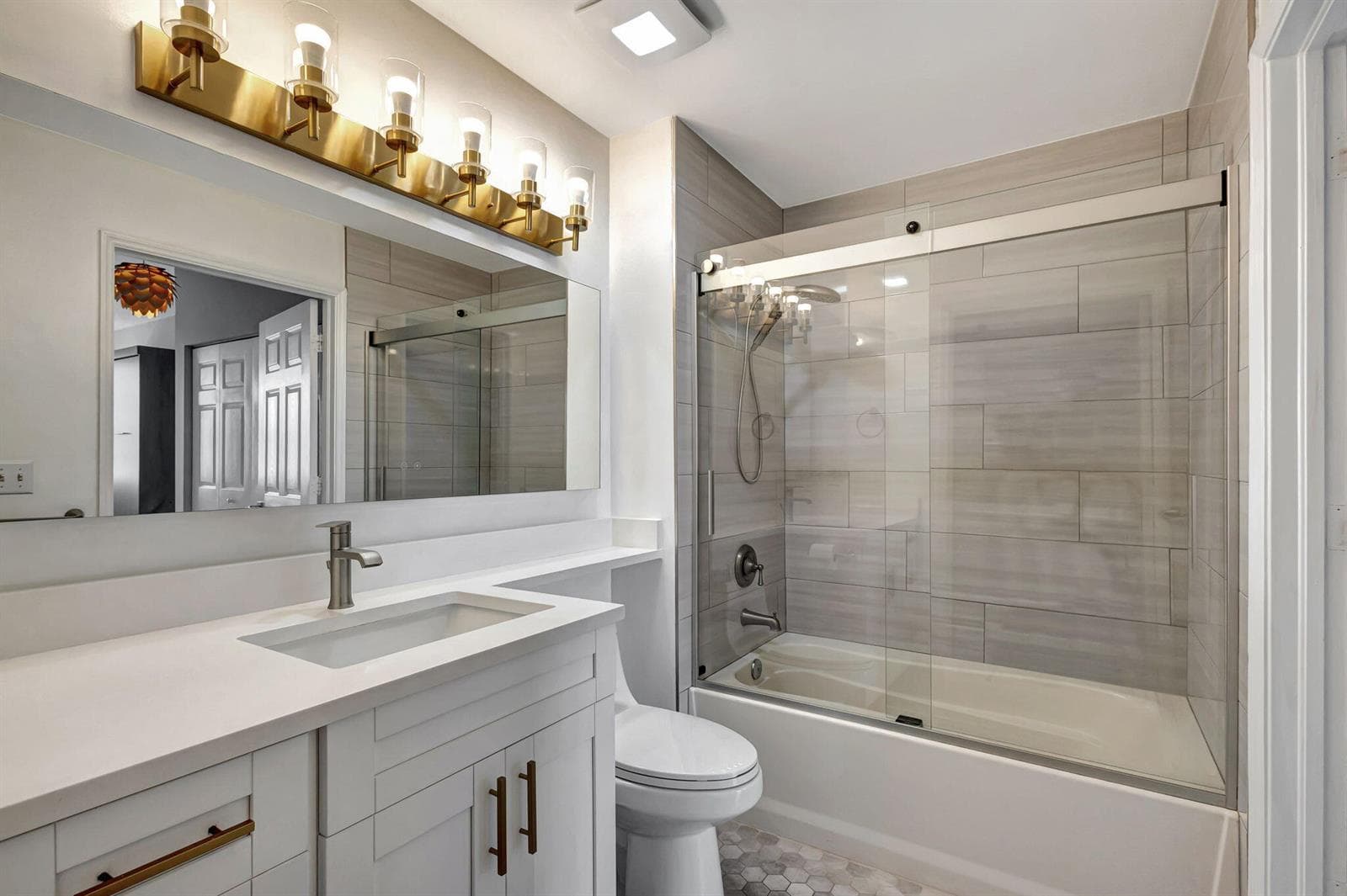 616 Clearwater Park Road, Unit 312 Bedro