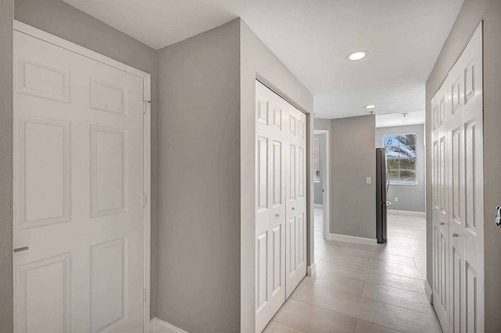 616 Clearwater Park Road, Unit 312 Entry