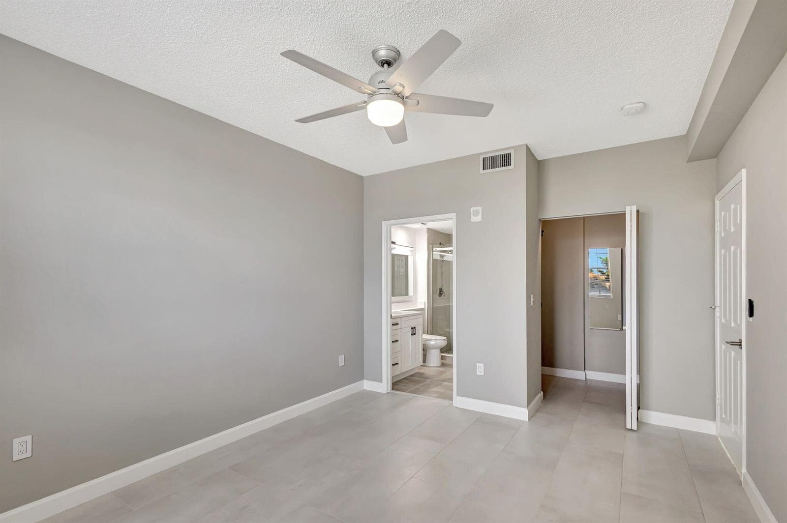 616 Clearwater Park Road, Unit 312 Bedro