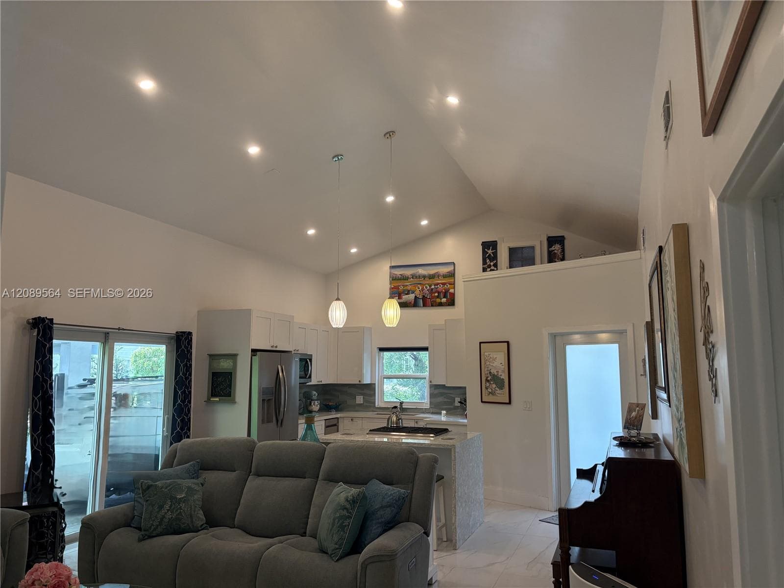 213 Florida Ave photo 9