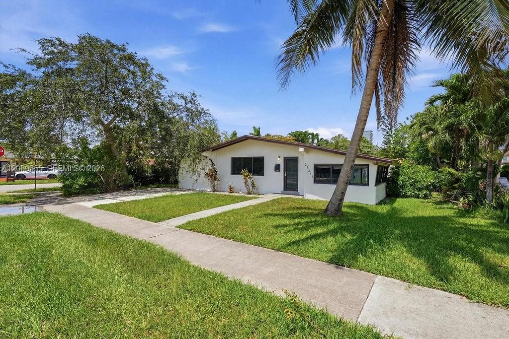 21341 NE 25th Ct photo 6
