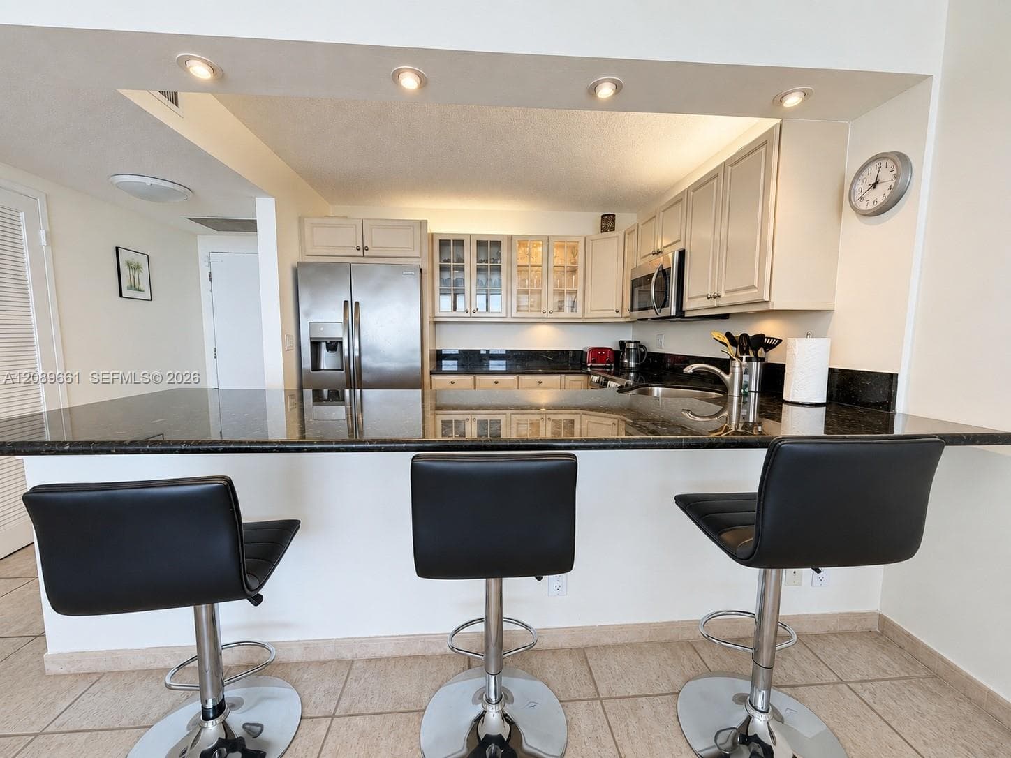 SEA AIR TOWERS CONDO · #1404 in Hollywood - Photo 4