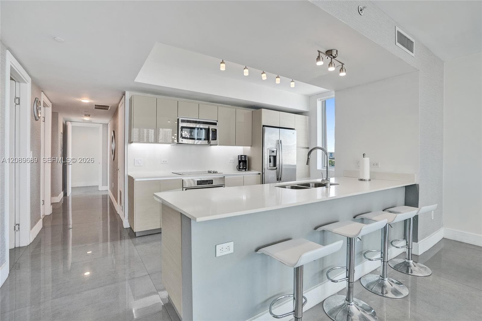 BEACHWALK · #T1002 in Hallandale Beach - Photo 4