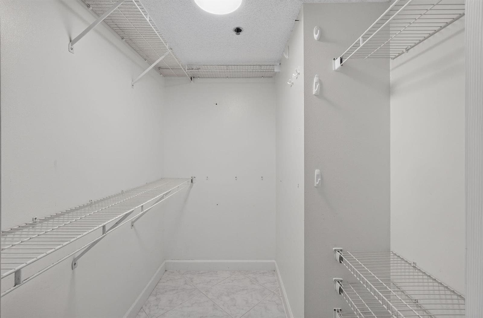 WALK IN CLOSETS